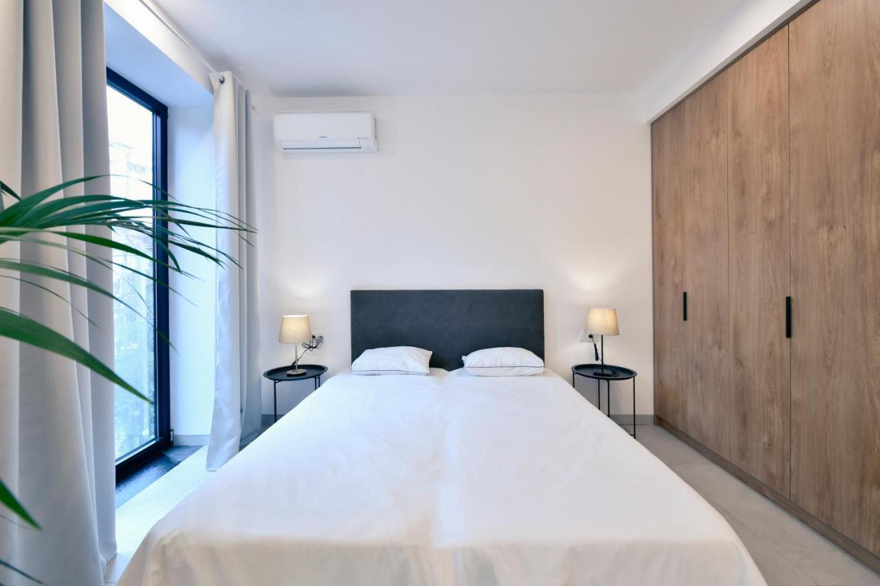 Collective Urban Villa In Tirana Exterior photo