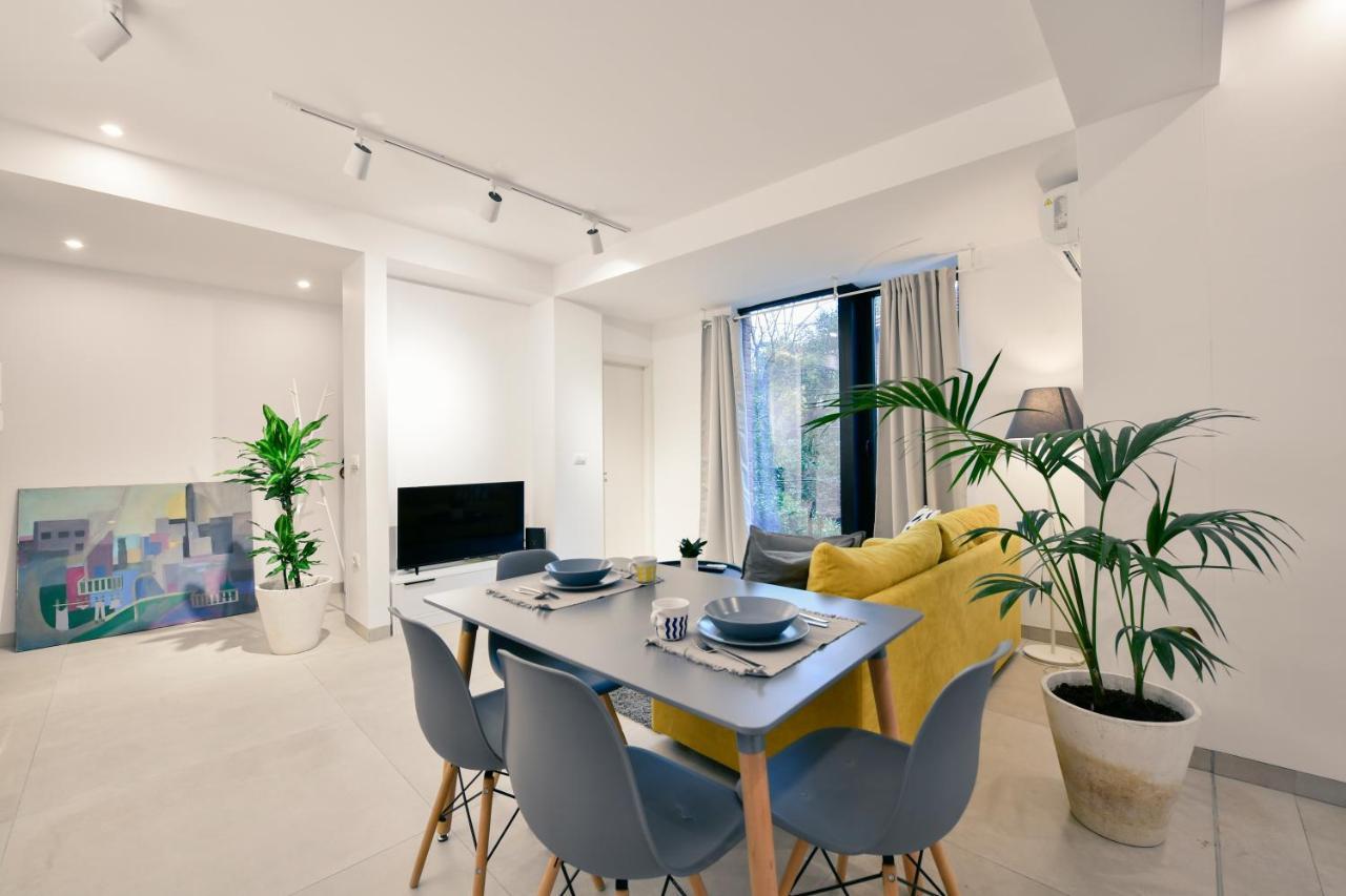 Collective Urban Villa In Tirana Exterior photo